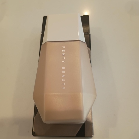 💋 Fenty Foundation 10 NEW IN BOX - Picture 2 of 6
